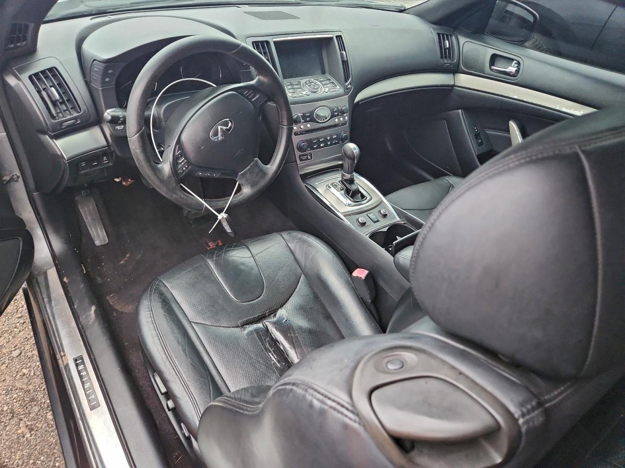 2010 INFINITI G37 photo 15