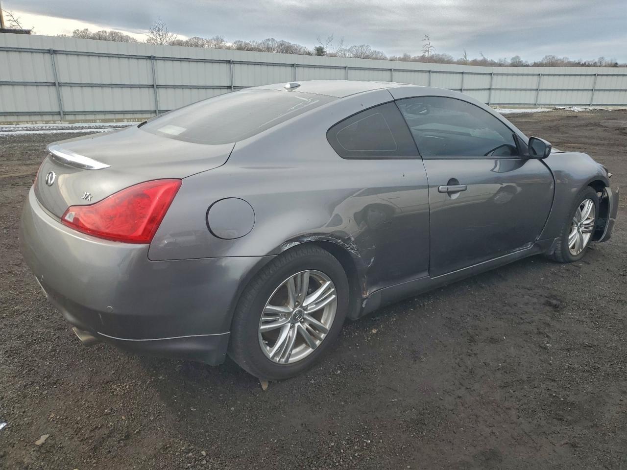 2010 INFINITI G37 photo 5
