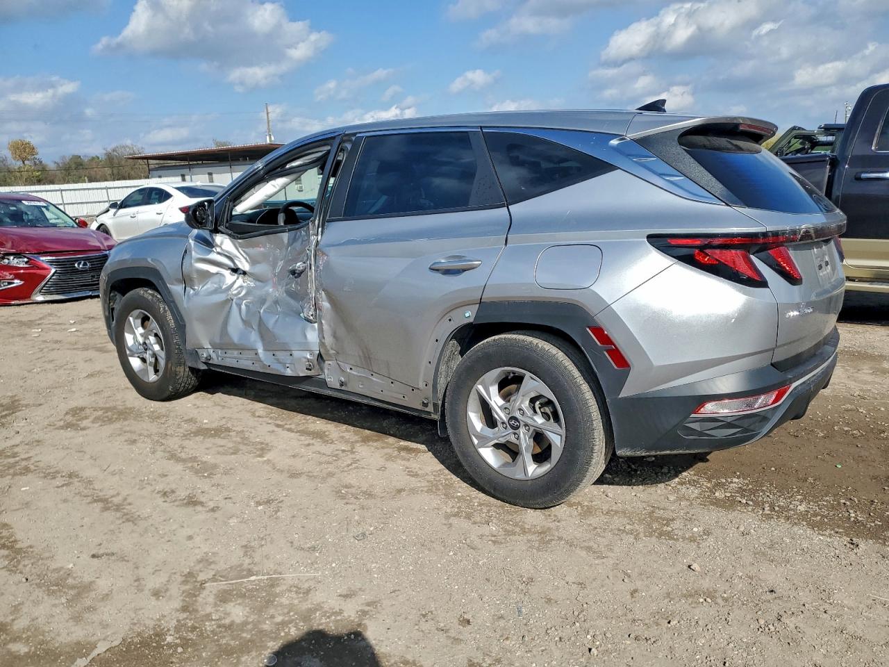 2024 HYUNDAI TUCSON SE photo 2