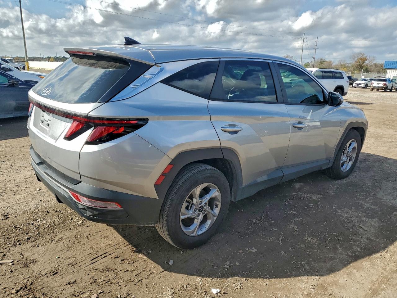 2024 HYUNDAI TUCSON SE photo 3