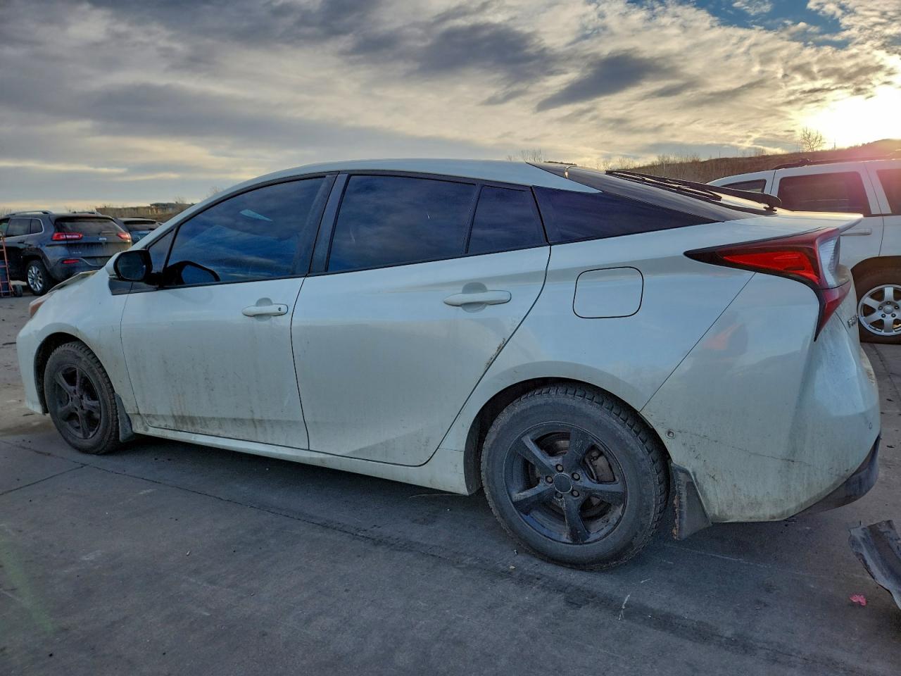 2019 TOYOTA PRIUS photo 2