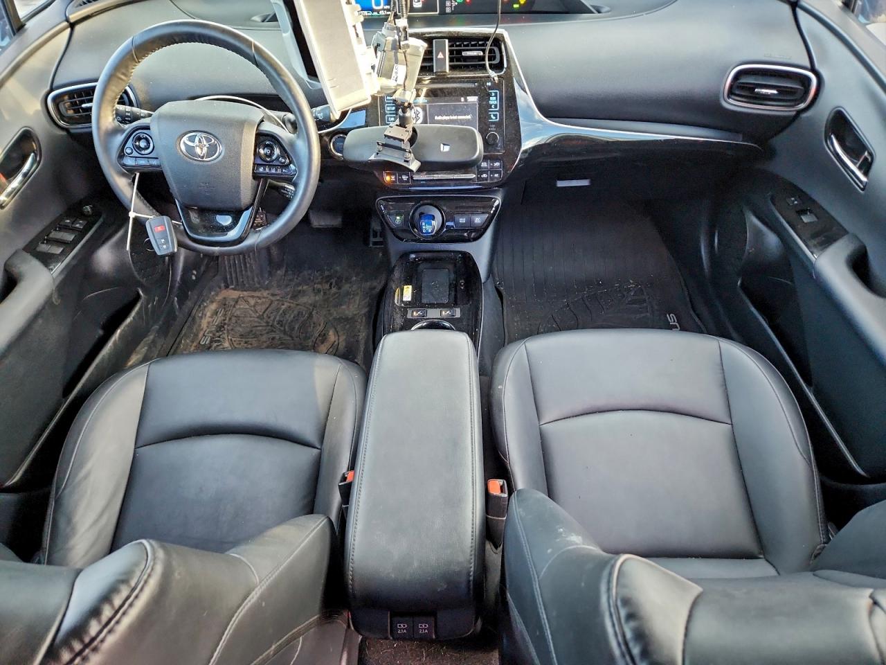 2019 TOYOTA PRIUS photo 8
