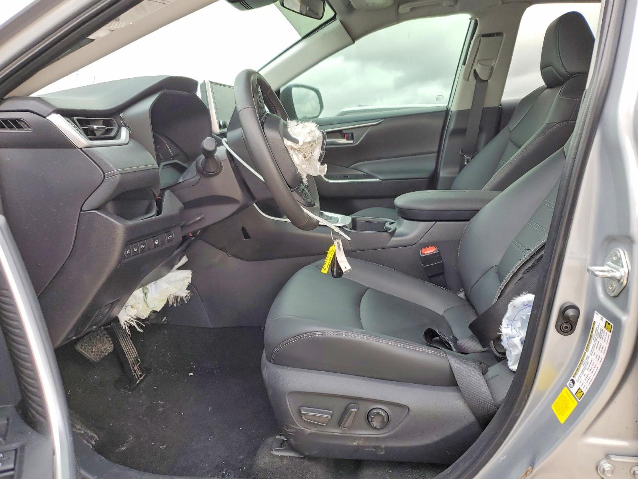 2025 TOYOTA RAV4 XLE PREMIUM photo 7