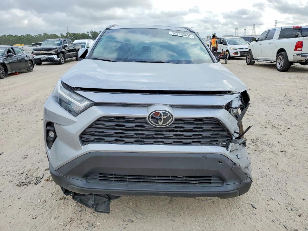 2025 TOYOTA RAV4 XLE PREMIUM photo 5
