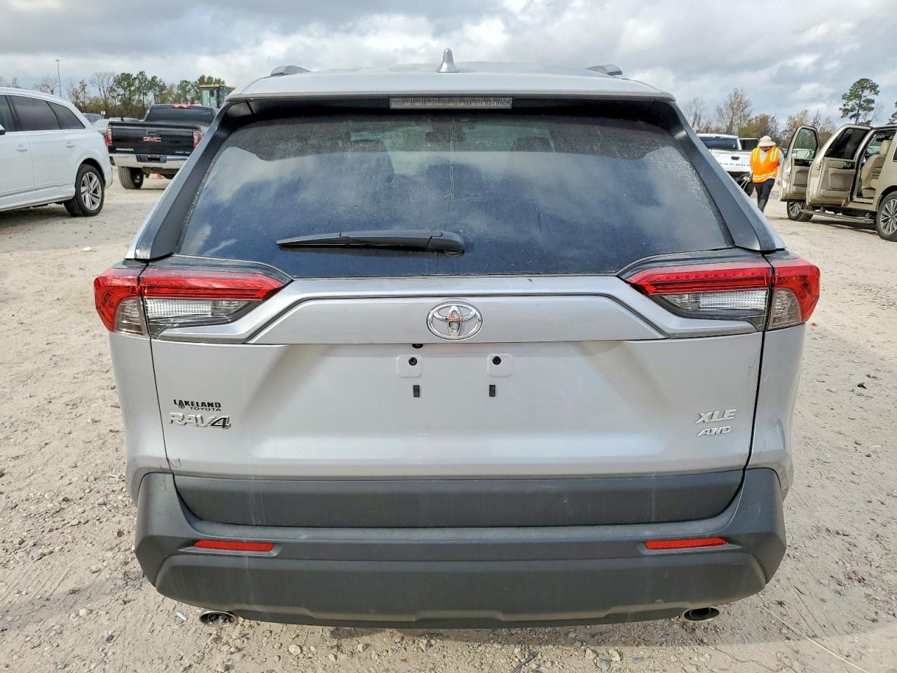 2025 TOYOTA RAV4 XLE PREMIUM photo 6