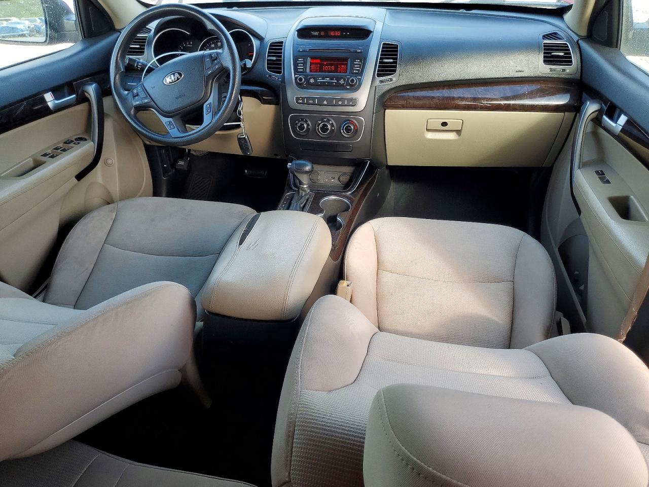 2015 KIA SORENTO LX photo 8