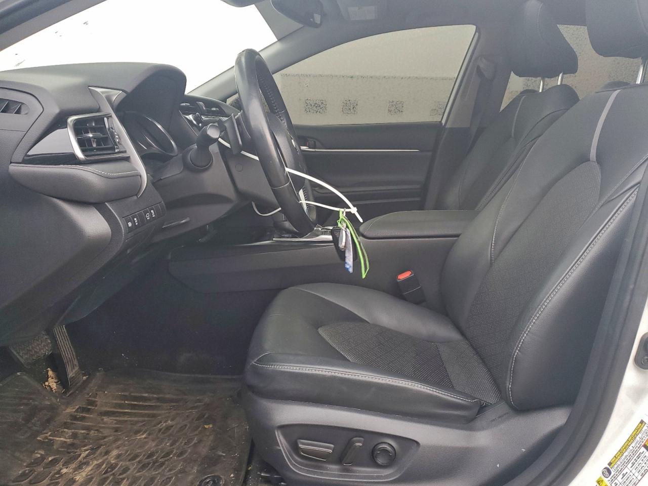 2019 TOYOTA CAMRY XSE photo 13