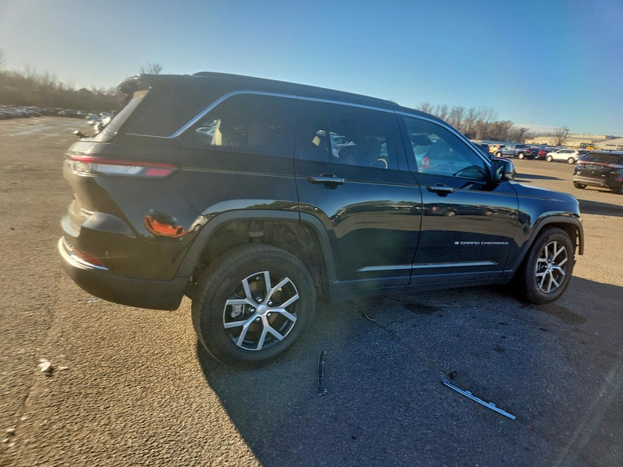 2024 JEEP GRAND CHEROKEE LIMITED photo 3