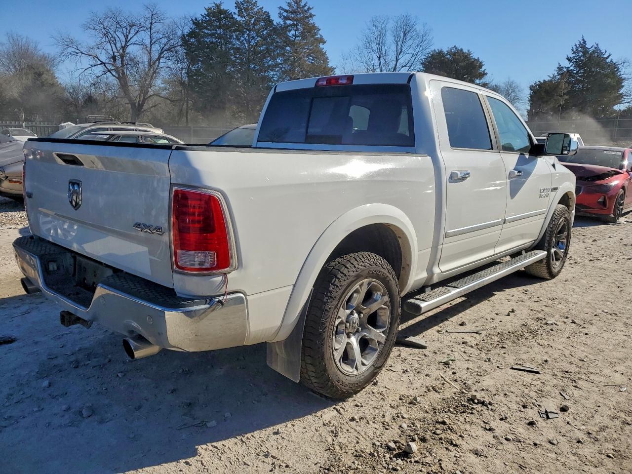 2015 RAM 1500 LARAMIE photo 3