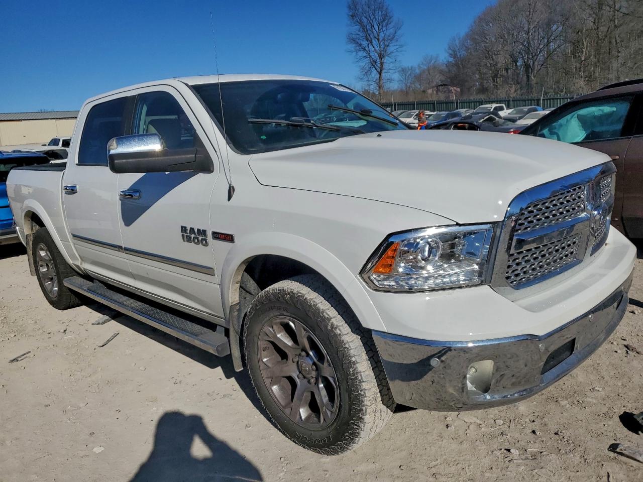 2015 RAM 1500 LARAMIE photo 4
