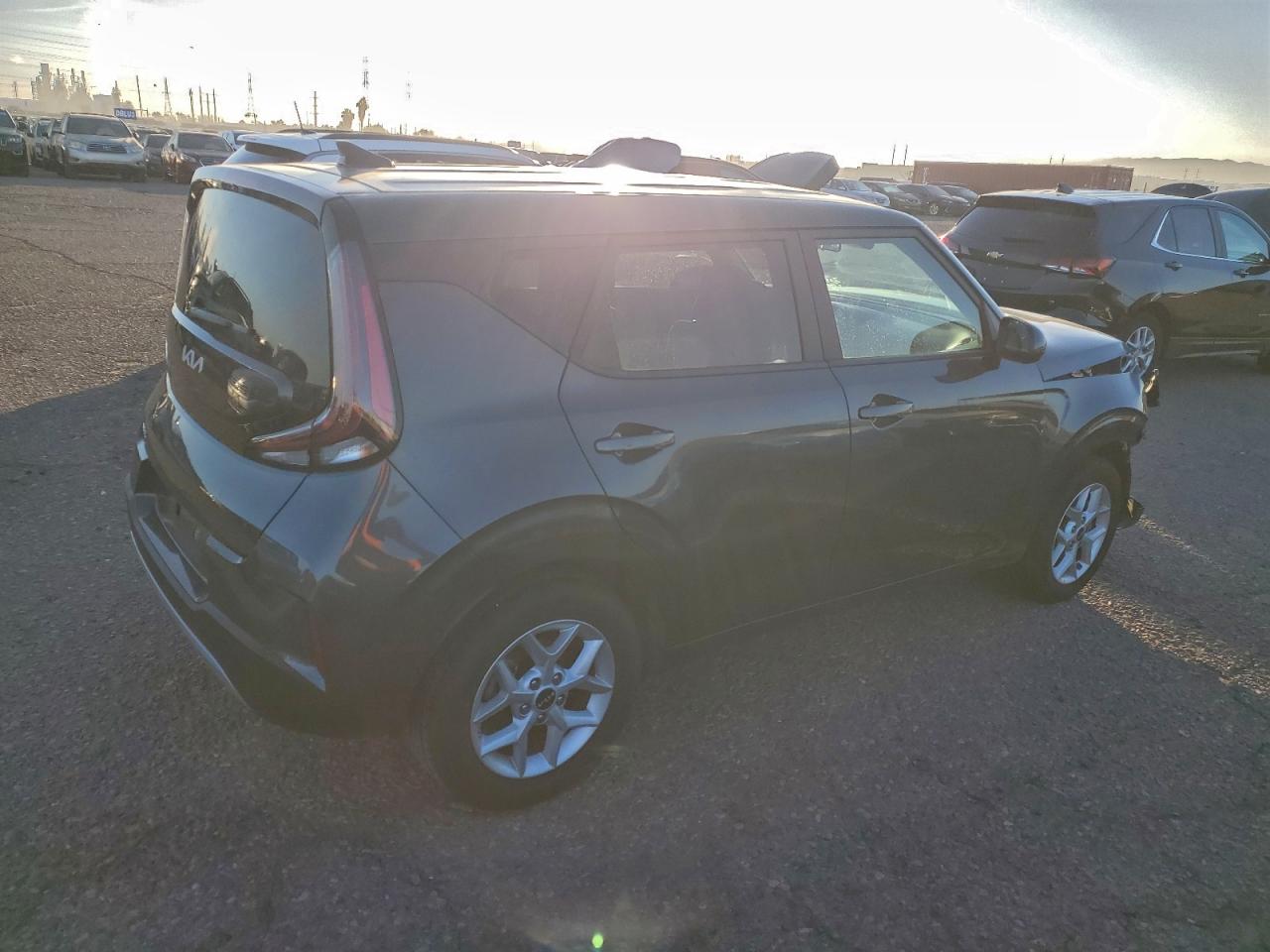2025 KIA SOUL LX photo 3