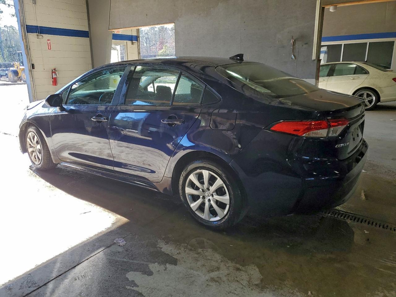 2025 TOYOTA COROLLA LE photo 2