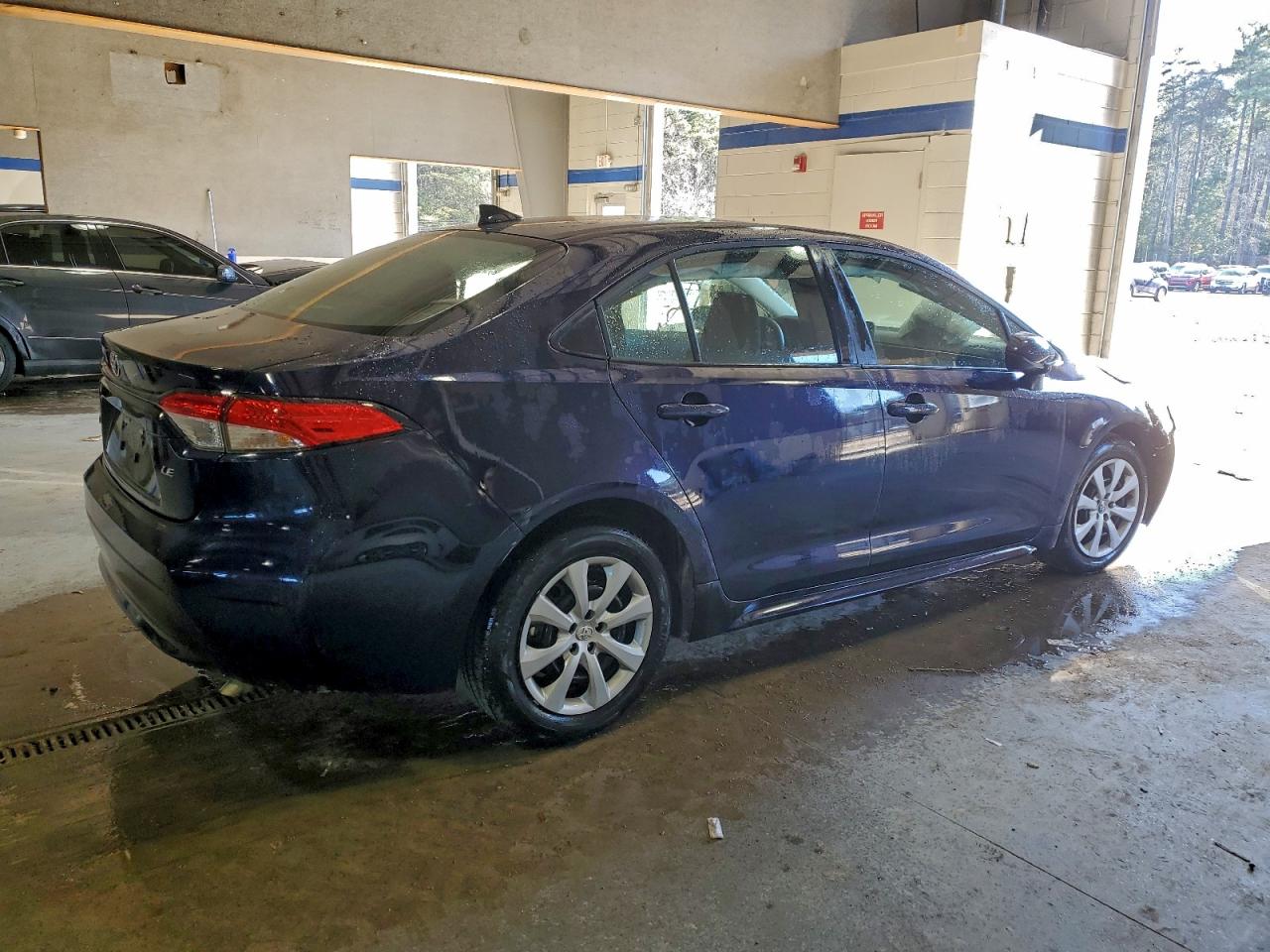 2025 TOYOTA COROLLA LE photo 3