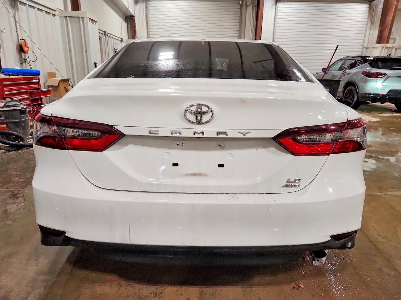 2022 TOYOTA CAMRY LE photo 6