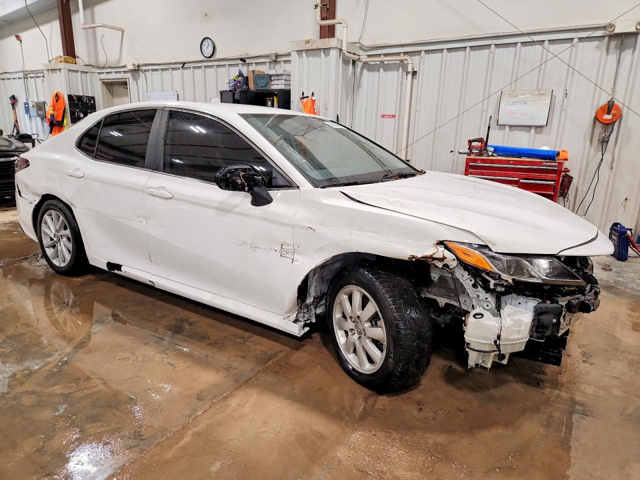 2022 TOYOTA CAMRY LE photo 4