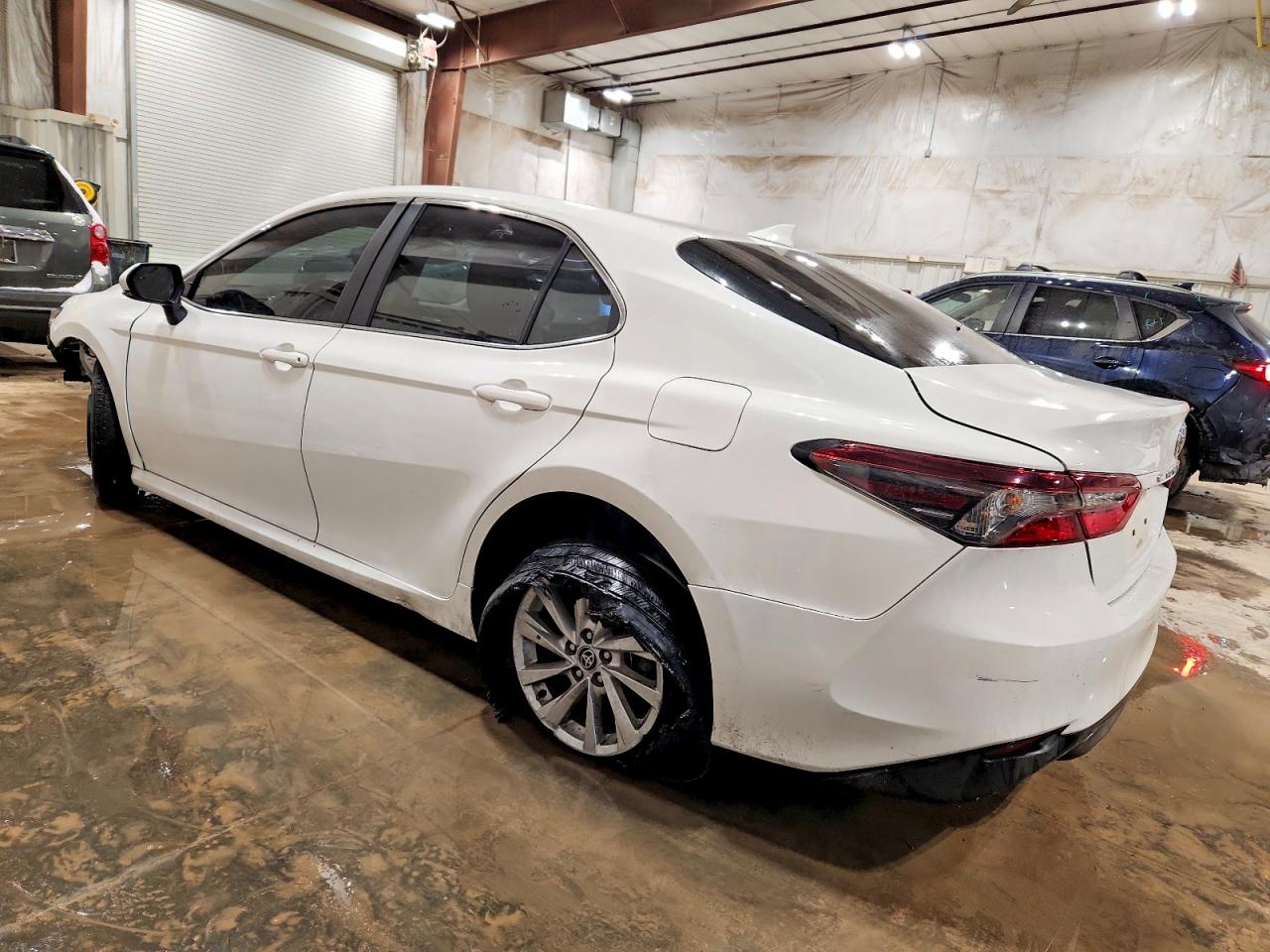 2022 TOYOTA CAMRY LE photo 2