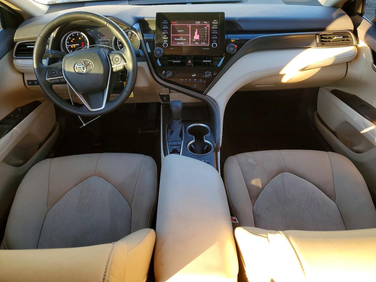 2022 TOYOTA CAMRY LE photo 8