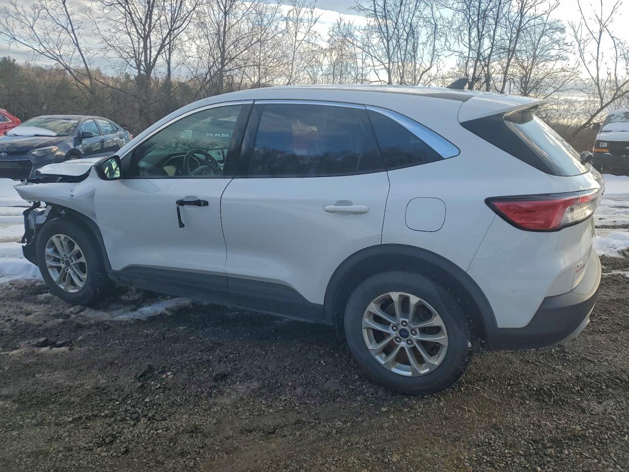 2022 FORD ESCAPE SE photo 4