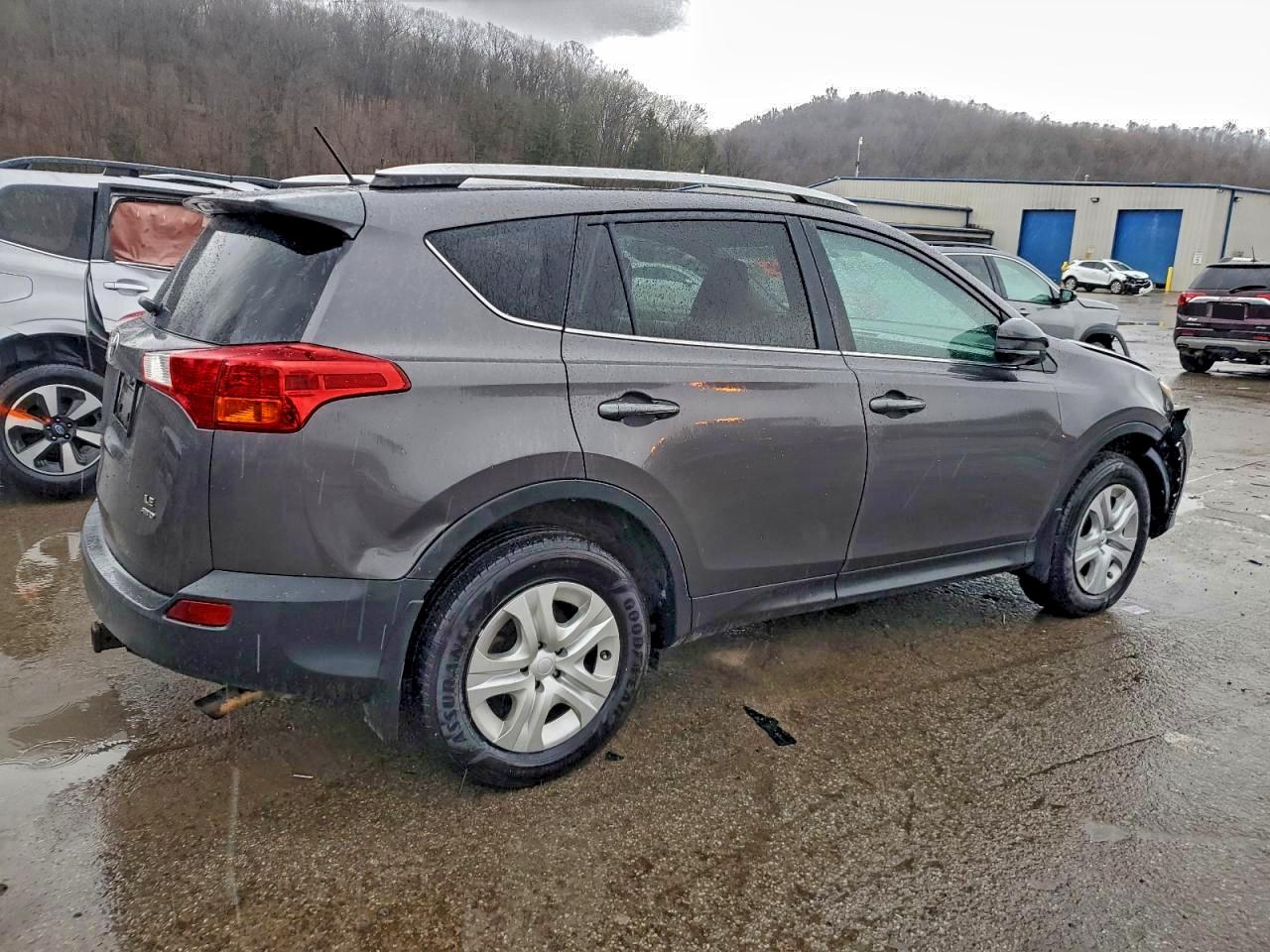 2013 TOYOTA RAV4 LE photo 3
