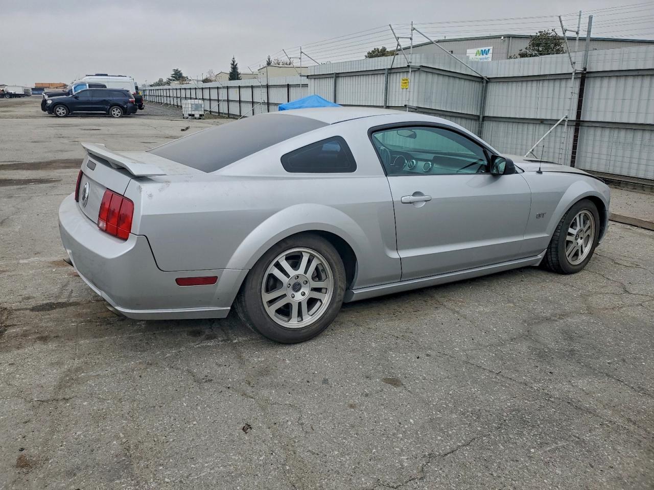 2005 FORD MUSTANG GT photo 3