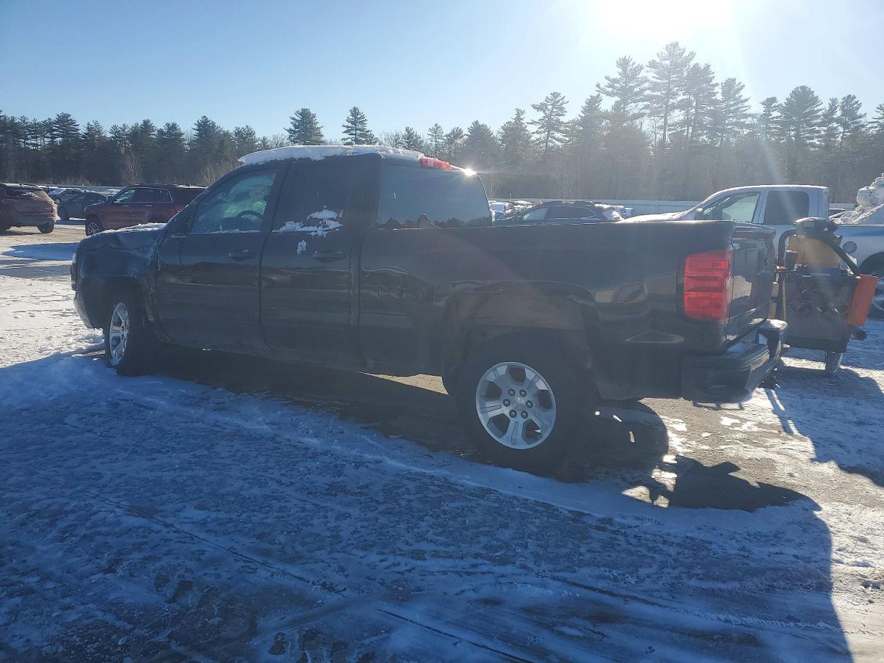 2018 CHEVROLET SILVERADO K1500 LT photo 2