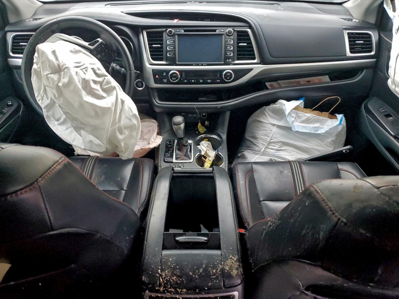 2019 TOYOTA HIGHLANDER SE photo 15