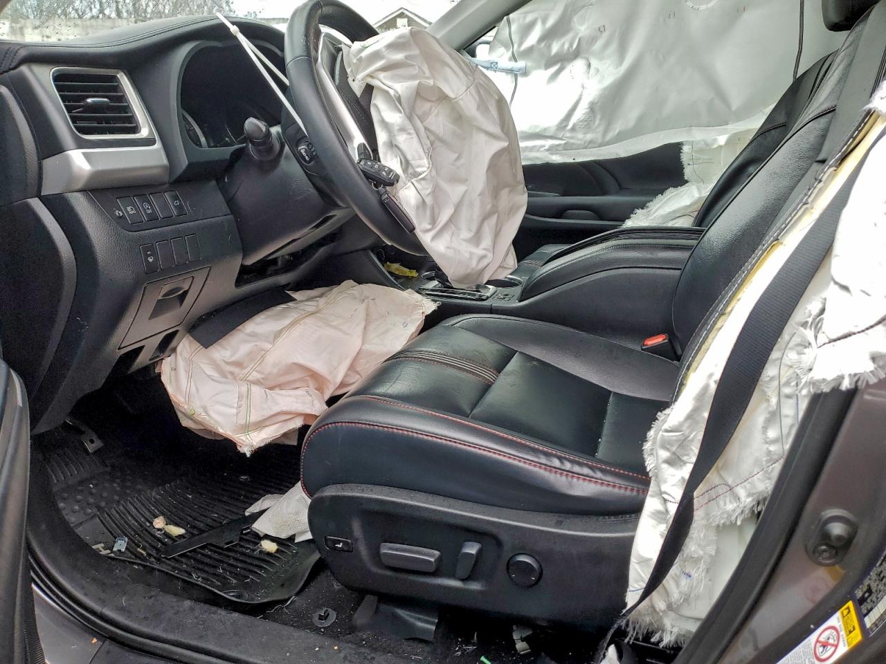 2019 TOYOTA HIGHLANDER SE photo 13