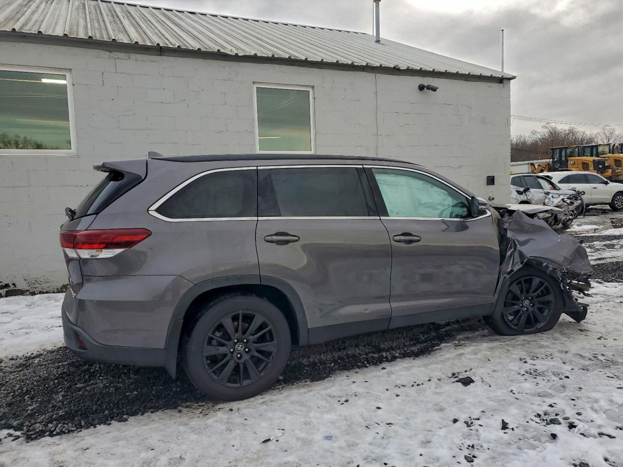 2019 TOYOTA HIGHLANDER SE photo 5
