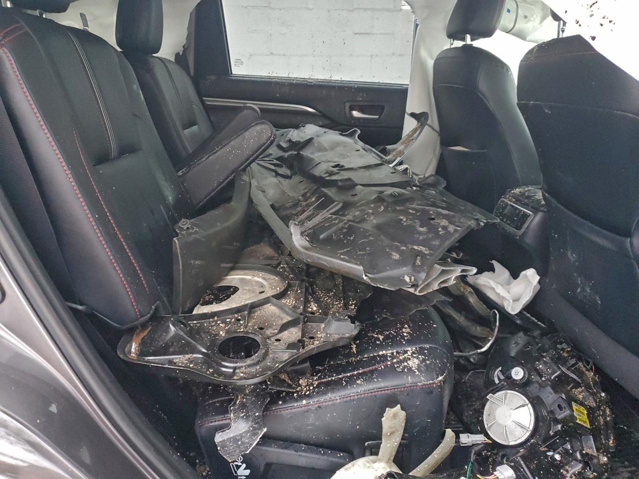 2019 TOYOTA HIGHLANDER SE photo 21