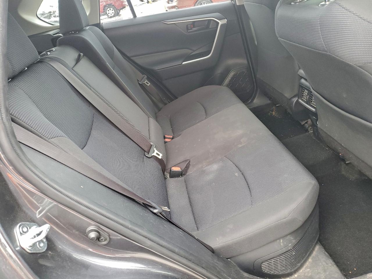 2019 TOYOTA RAV4 LE photo 31