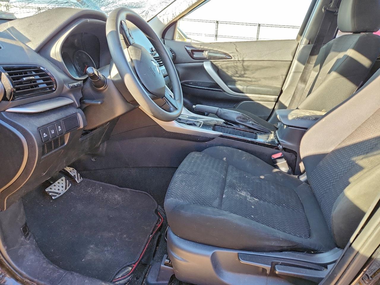 2022 MITSUBISHI ECLIPSE CROSS LE photo 7