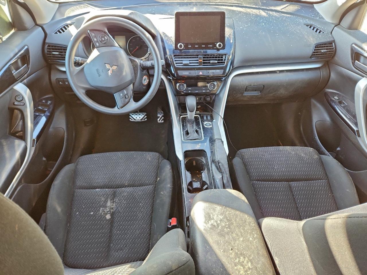 2022 MITSUBISHI ECLIPSE CROSS LE photo 8