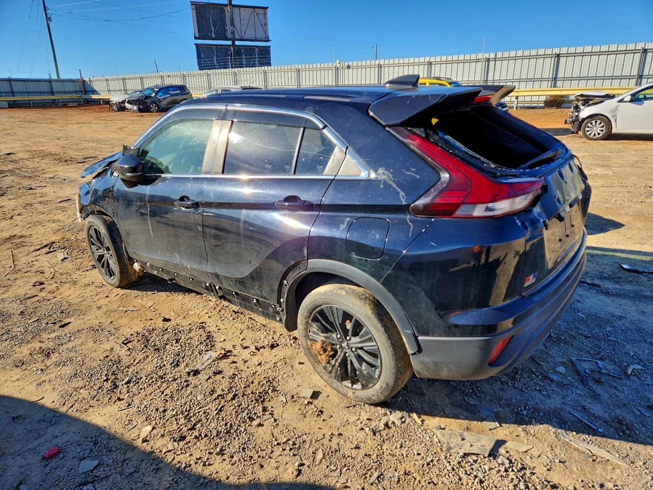 2022 MITSUBISHI ECLIPSE CROSS LE photo 2