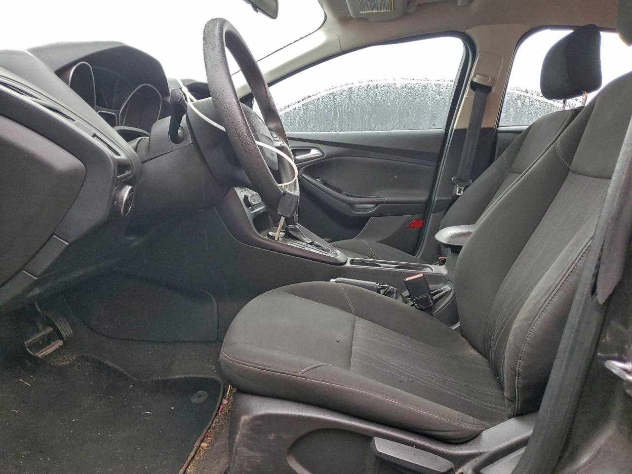 2015 FORD FOCUS SE photo 13