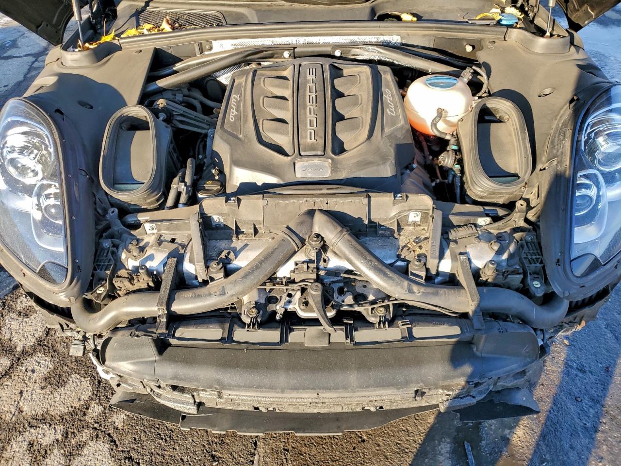 2016 PORSCHE MACAN TURBO photo 12
