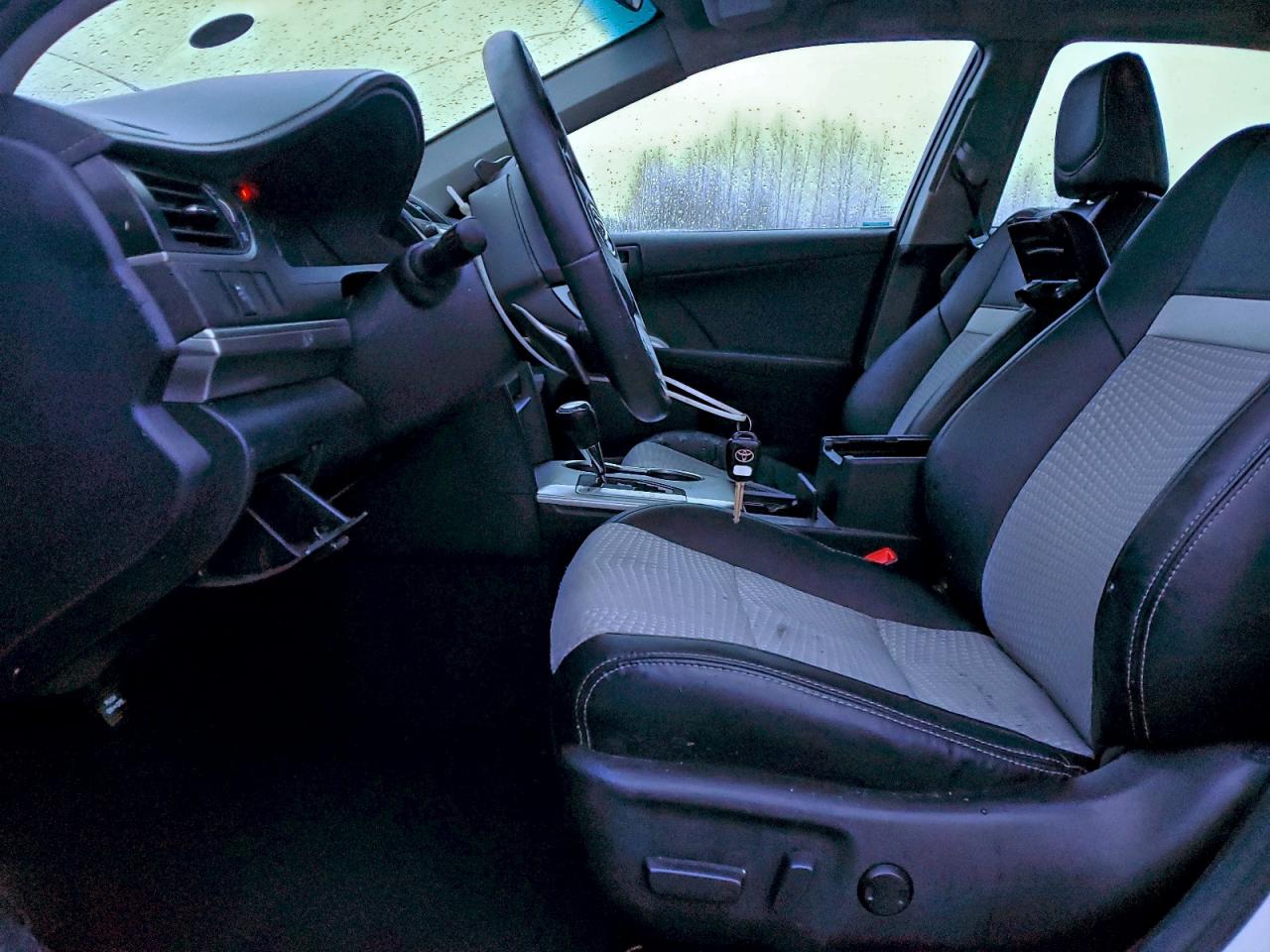 2014 TOYOTA CAMRY L photo 13