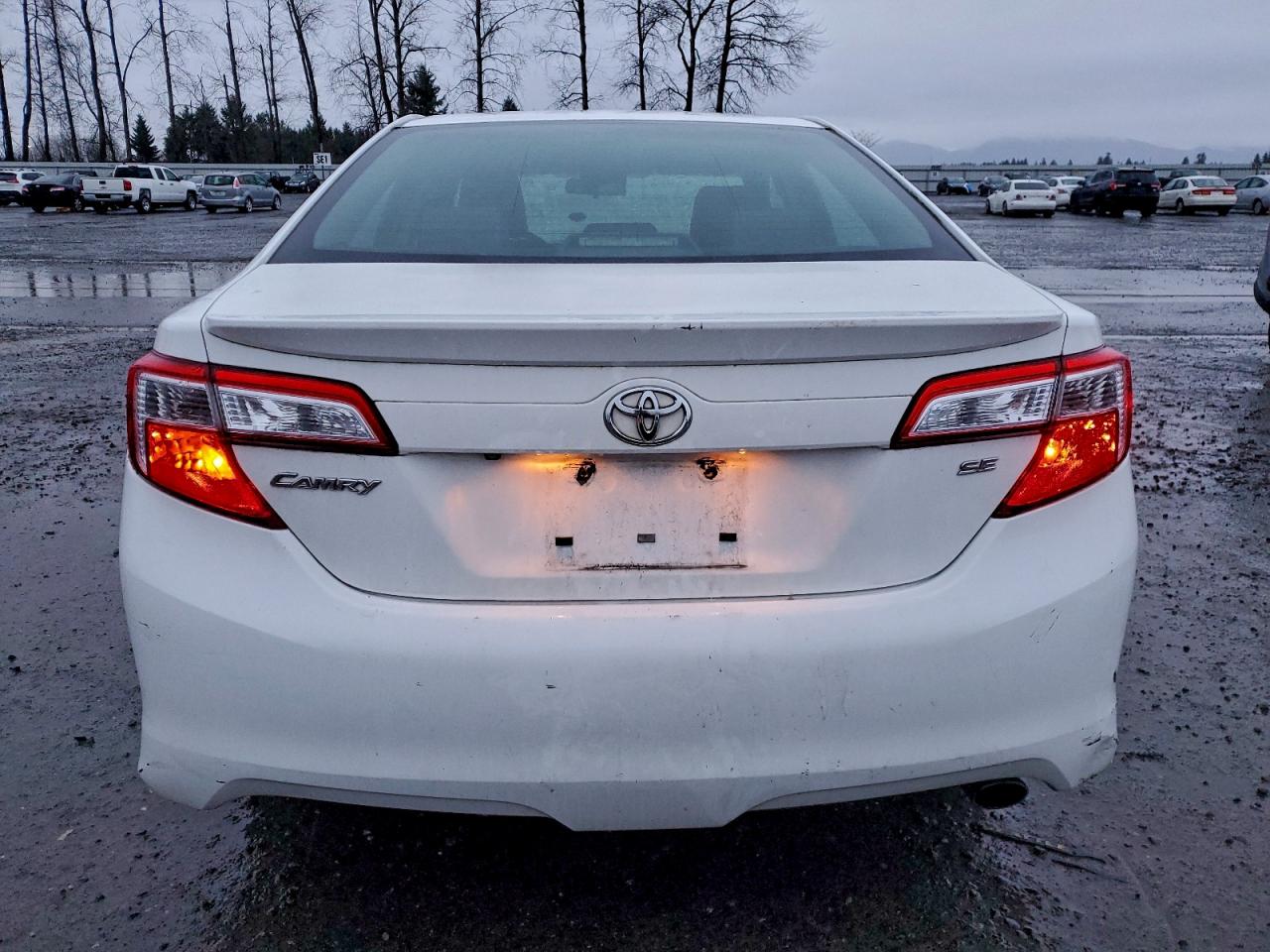 2014 TOYOTA CAMRY L photo 11