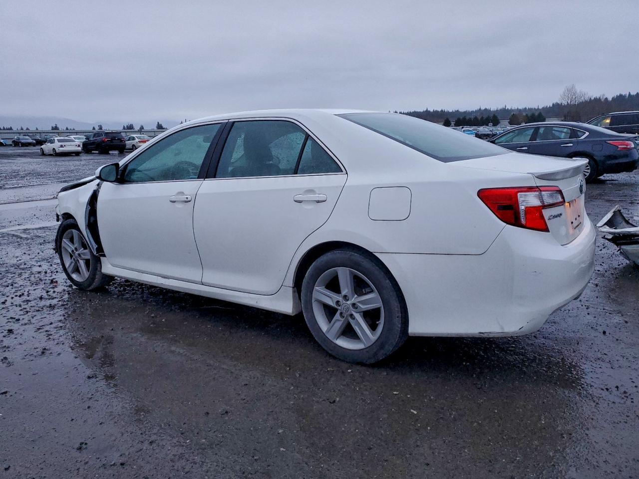 2014 TOYOTA CAMRY L photo 3