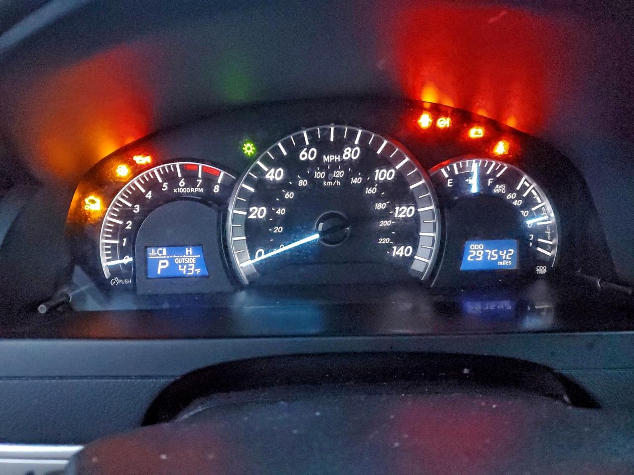 2014 TOYOTA CAMRY L photo 17
