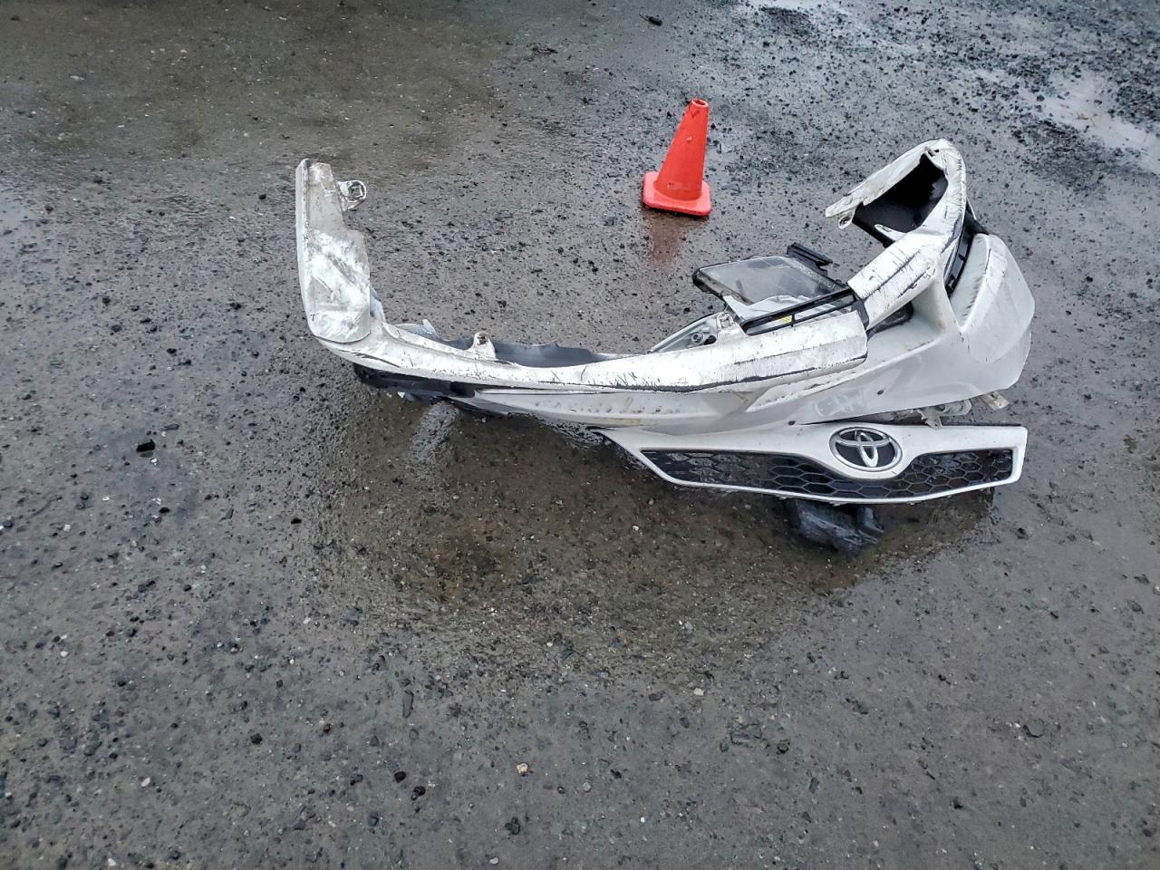 2014 TOYOTA CAMRY L photo 23