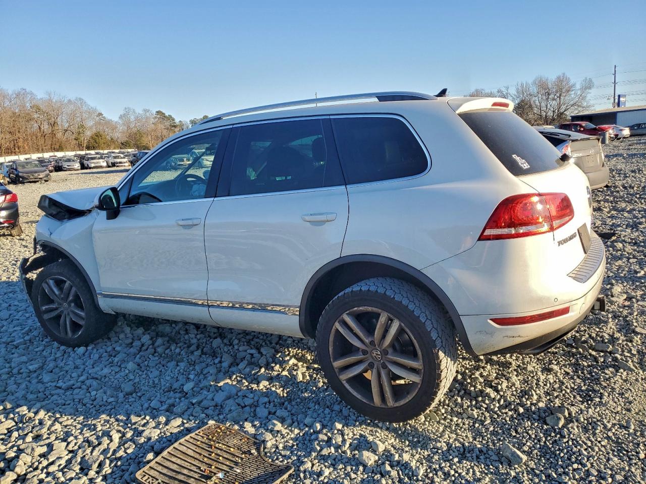 2013 VOLKSWAGEN TOUAREG V6 photo 2