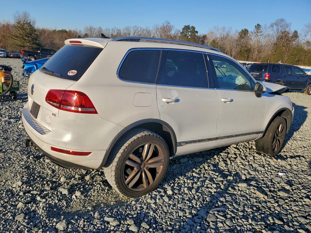 2013 VOLKSWAGEN TOUAREG V6 photo 3