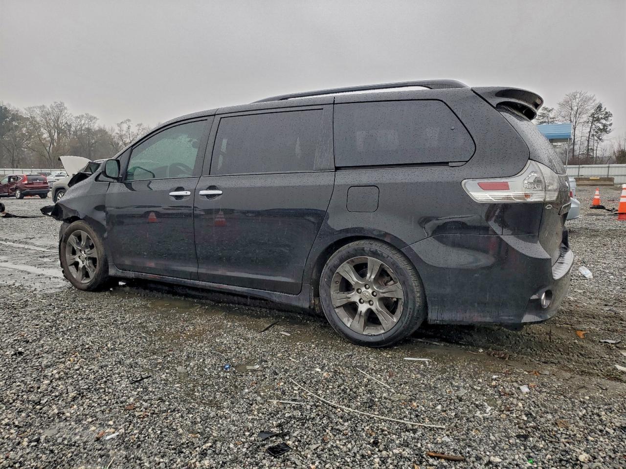 2014 TOYOTA SIENNA SPORT photo 2