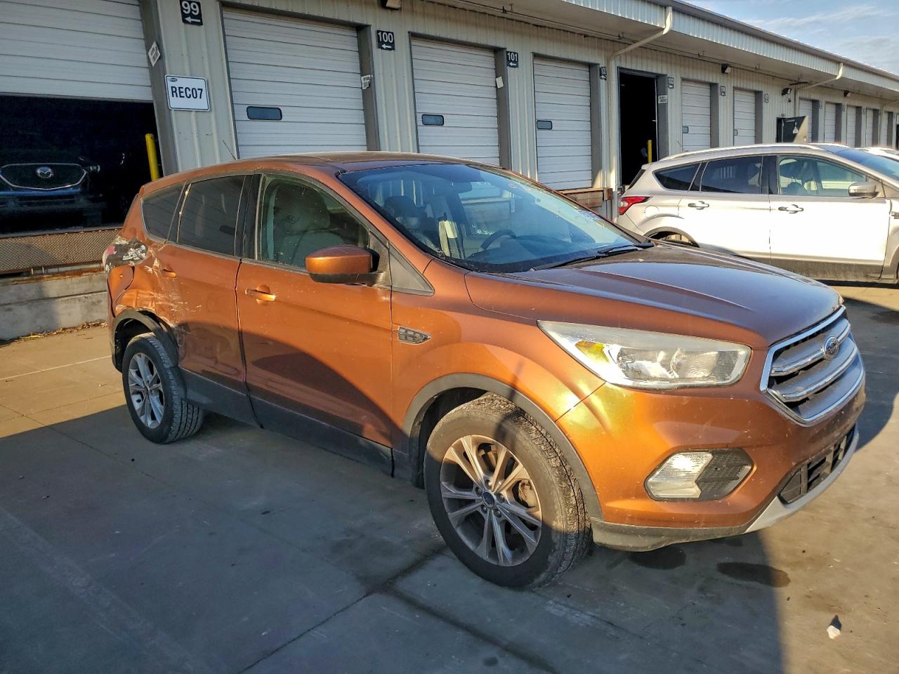 2017 FORD ESCAPE SE photo 4