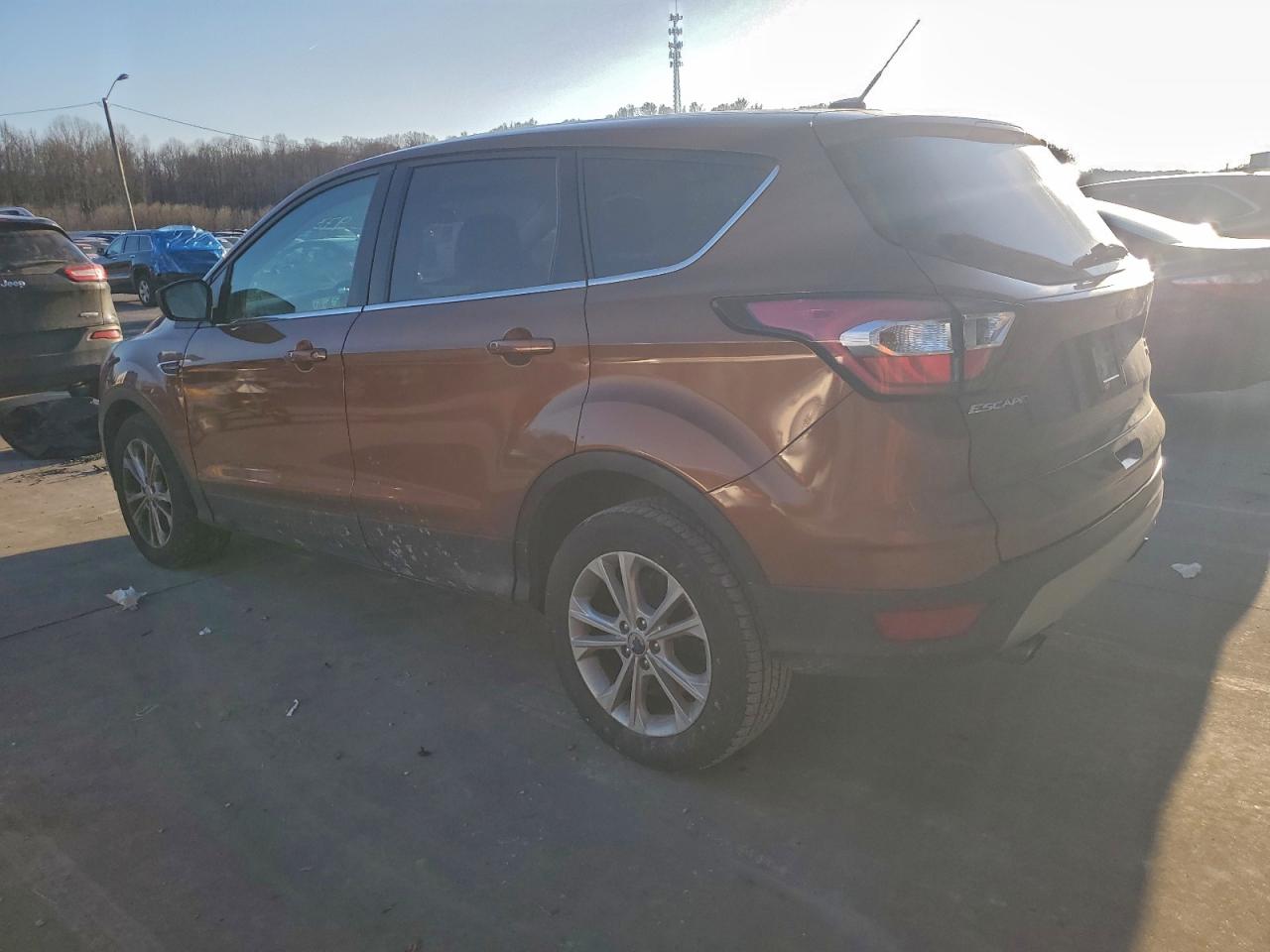 2017 FORD ESCAPE SE photo 2