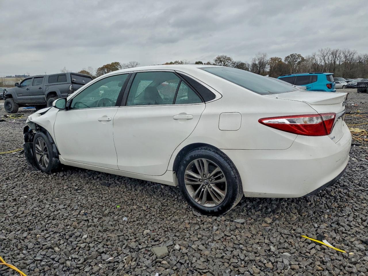 2017 TOYOTA CAMRY LE photo 2