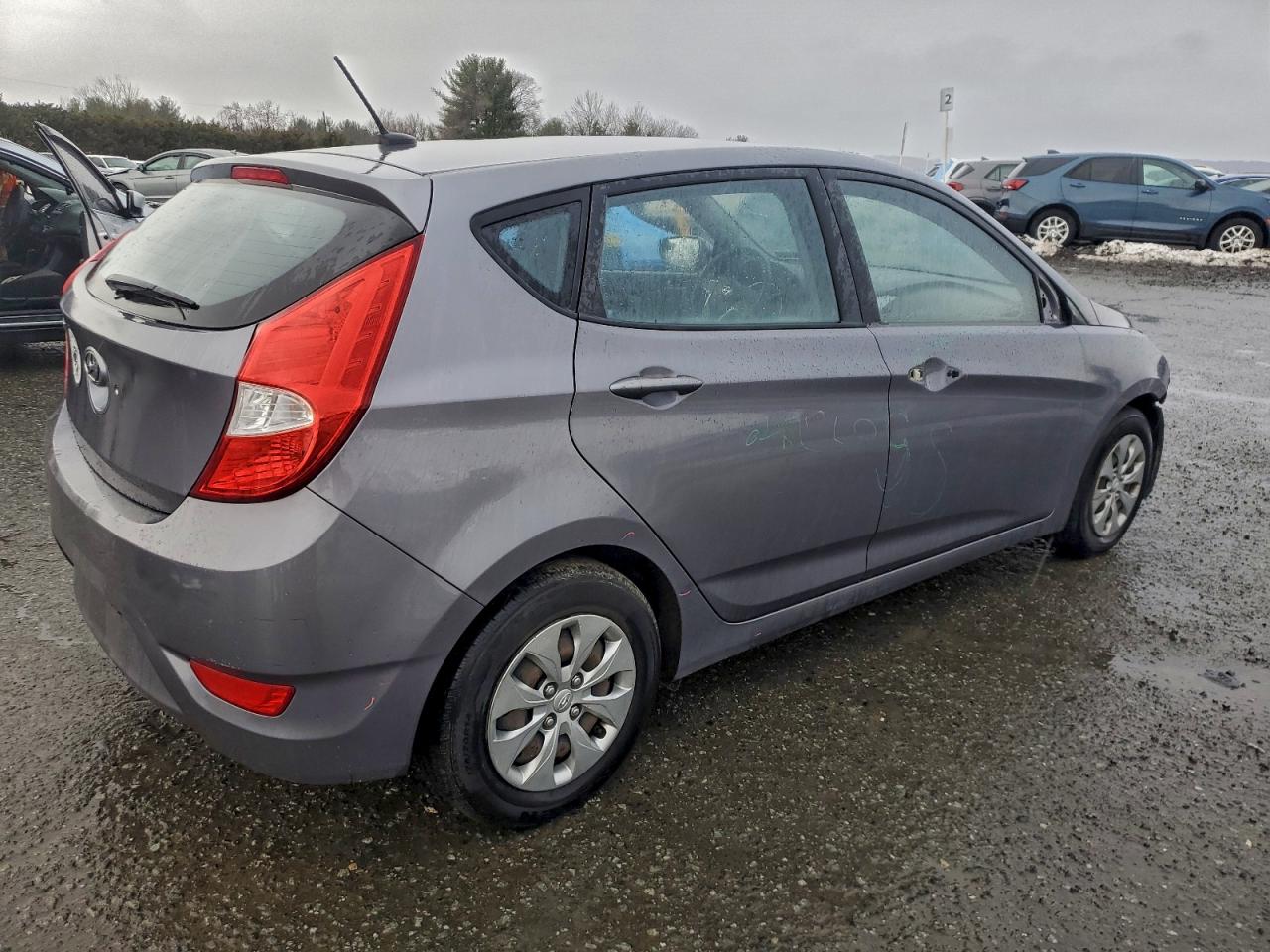 2016 HYUNDAI ACCENT SE photo 3