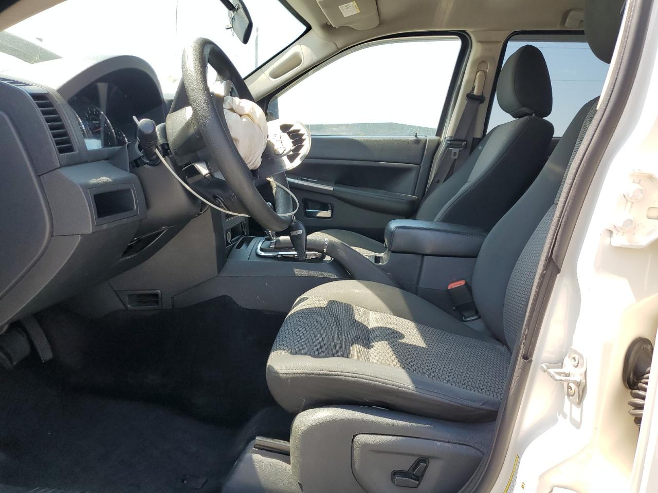 2009 JEEP GRAND CHEROKEE LAREDO photo 13