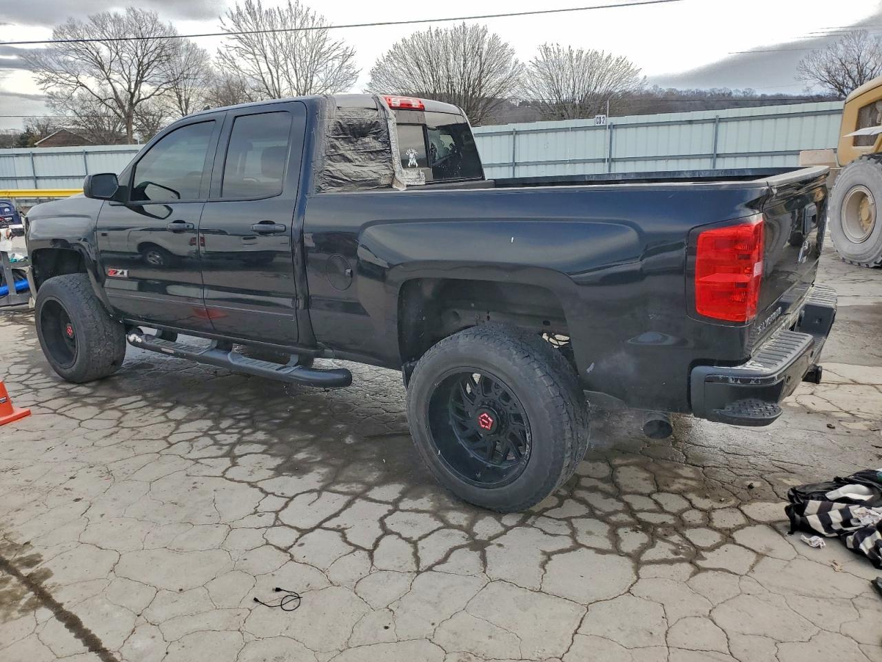 2017 CHEVROLET SILVERADO K1500 LT photo 3