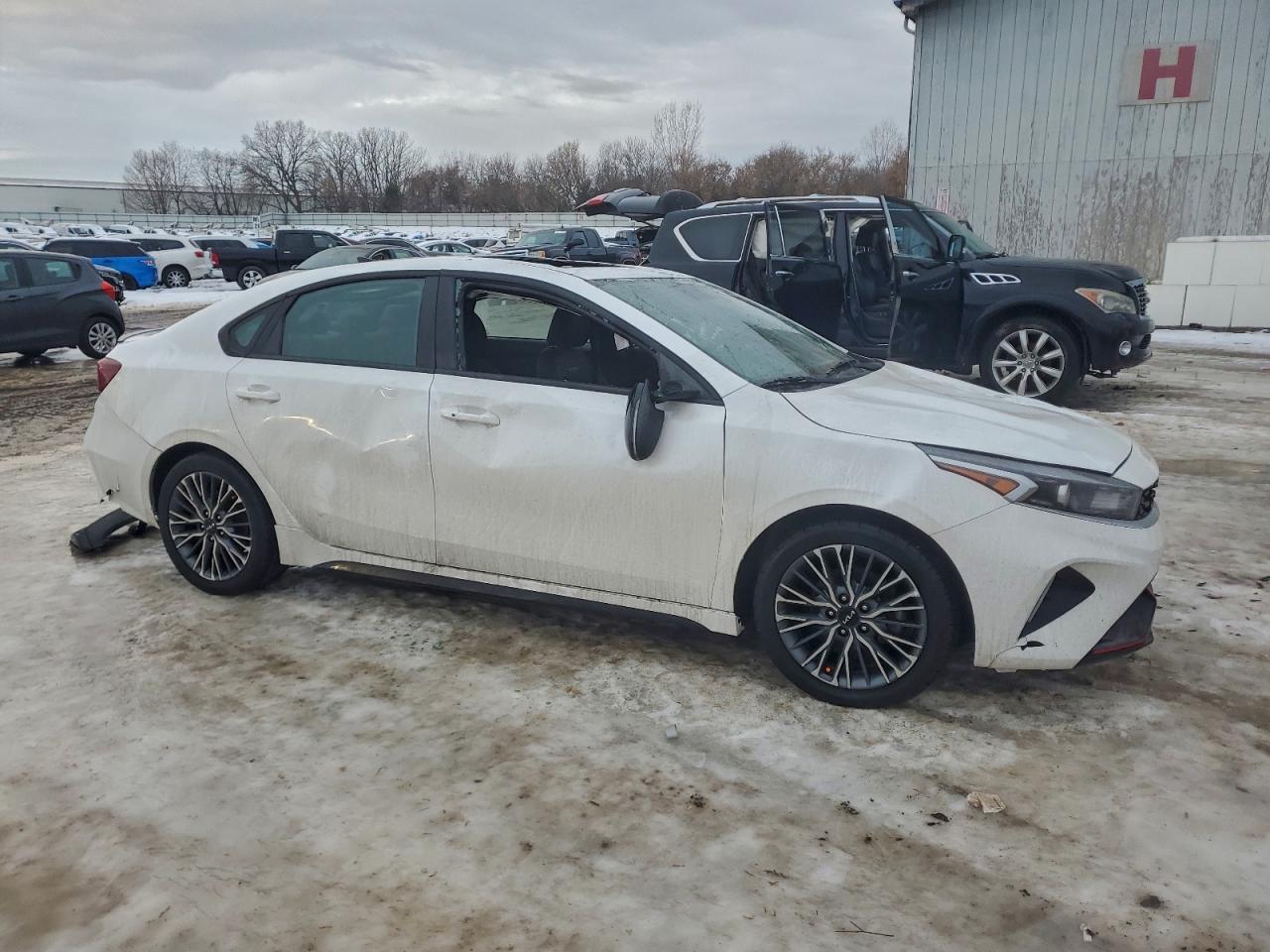 2023 KIA FORTE GT LINE photo 10
